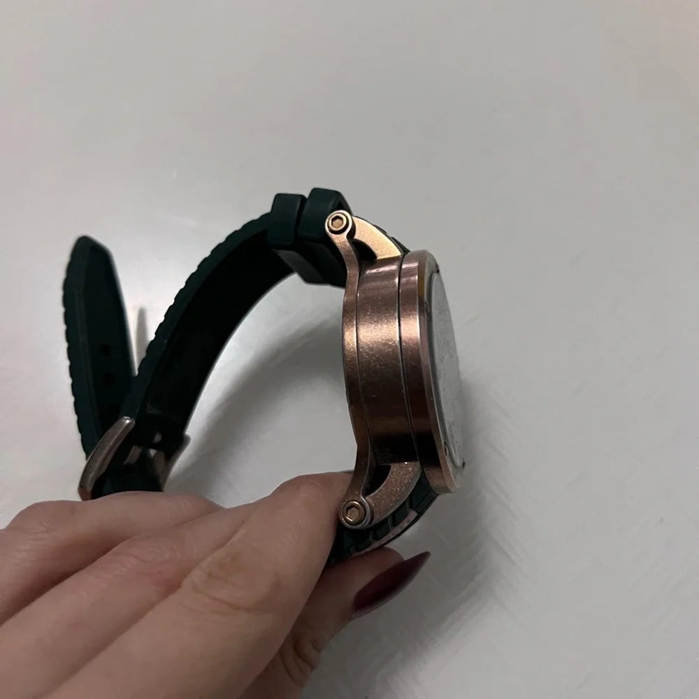 Invicta Watch with Green Strap and Gold-Tone Case - Picture 4 of 4